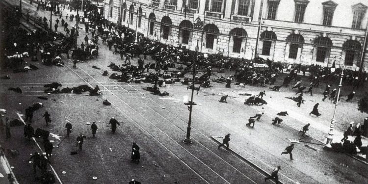 Jornadas de Julio. Petrogrado. Masacre en la avenida Nevsky el 16 de julio de 1917.