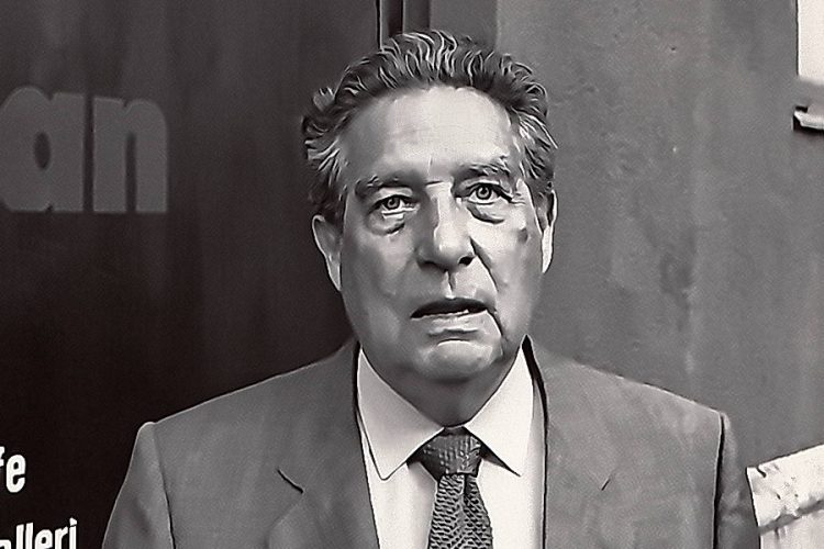 fue un destacado escritor, poeta, ensayista y diplomático mexicano, ganador del Premio Nobel de Literatura en 1990.