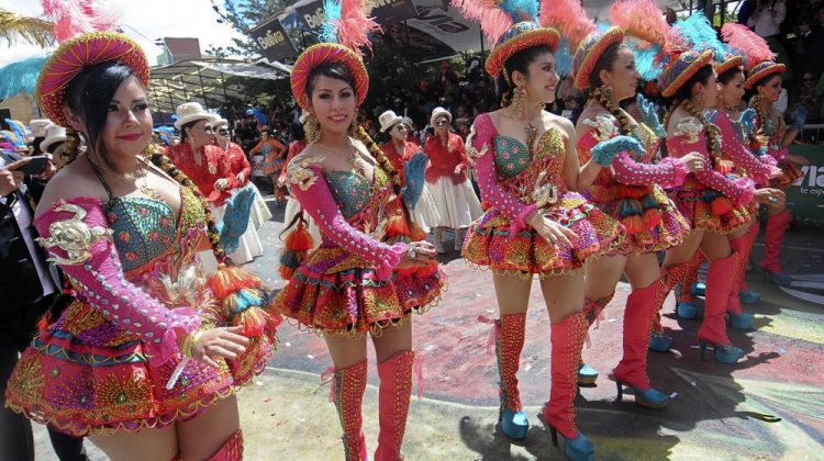 Efemérides bolivianas. El «Carnaval de Oruro» fue declarado Patrimonio de la Humanidad por la UNESCO en 2001.