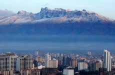 El valle de Cochabamba con vista la cordillera Tunari en el fondo, (Foto: Wikipedia/Cochalomayer)