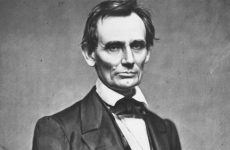 Abraham Lincoln fue un abogado estadounidense que entró a la política a partir de 1847 cuando fue elegido para cuatro períodos consecutivos en la cámara de representantes de Illinois (1834–1842), más tarde para un período en la Cámara de representantes del Congreso (1847-1849), y luego como Presidente de los Estados Unidos (1861-1865).
