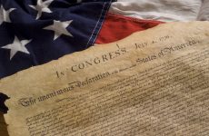 La firma de la declaración de independencia de los Estados Unidos es una de las fechas históricas de mayor importancia en la historia de la Unión. El documento fue adoptado por el segundo Congreso Continental el 4 de julio de 1776, después de un año de estallar la Guerra de Independencia contra el Reino de Gran Bretaña.