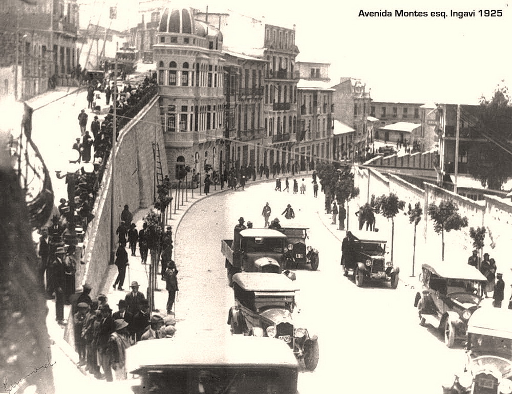 Fotografía monocroma de la avenida Montes esquina Ingavi, La Paz, Bolivia, 1925.