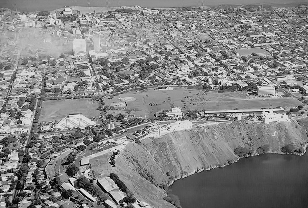 Fotografía aérea antigua de Managua, Nicaragua, tras el terremoto del 23 de diciembre de 1972. 