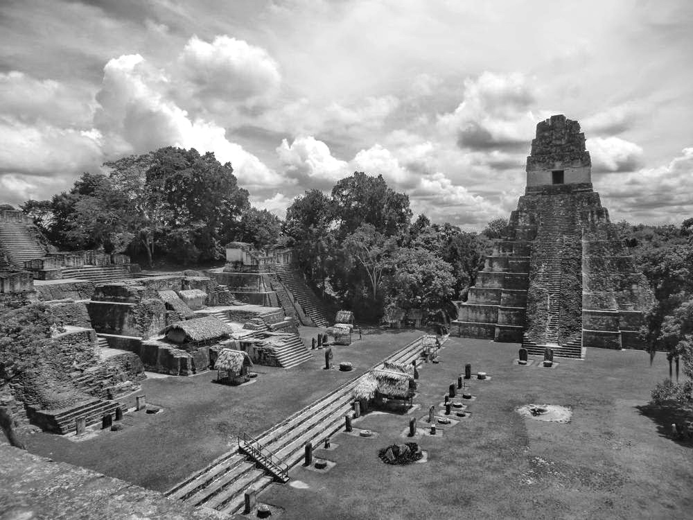Guatemala. Foto de Tik'al/Yax Mutul, un importante yacimiento arqueológico de la cultura maya precolombina. Forma parte del Parque nacional Tikal, declarado como «Patrimonio de la Humanidad» por la Unesco.