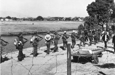 Soldados comunistas marchan en 1949 durante la Guerra civil china. (Foto: AP)